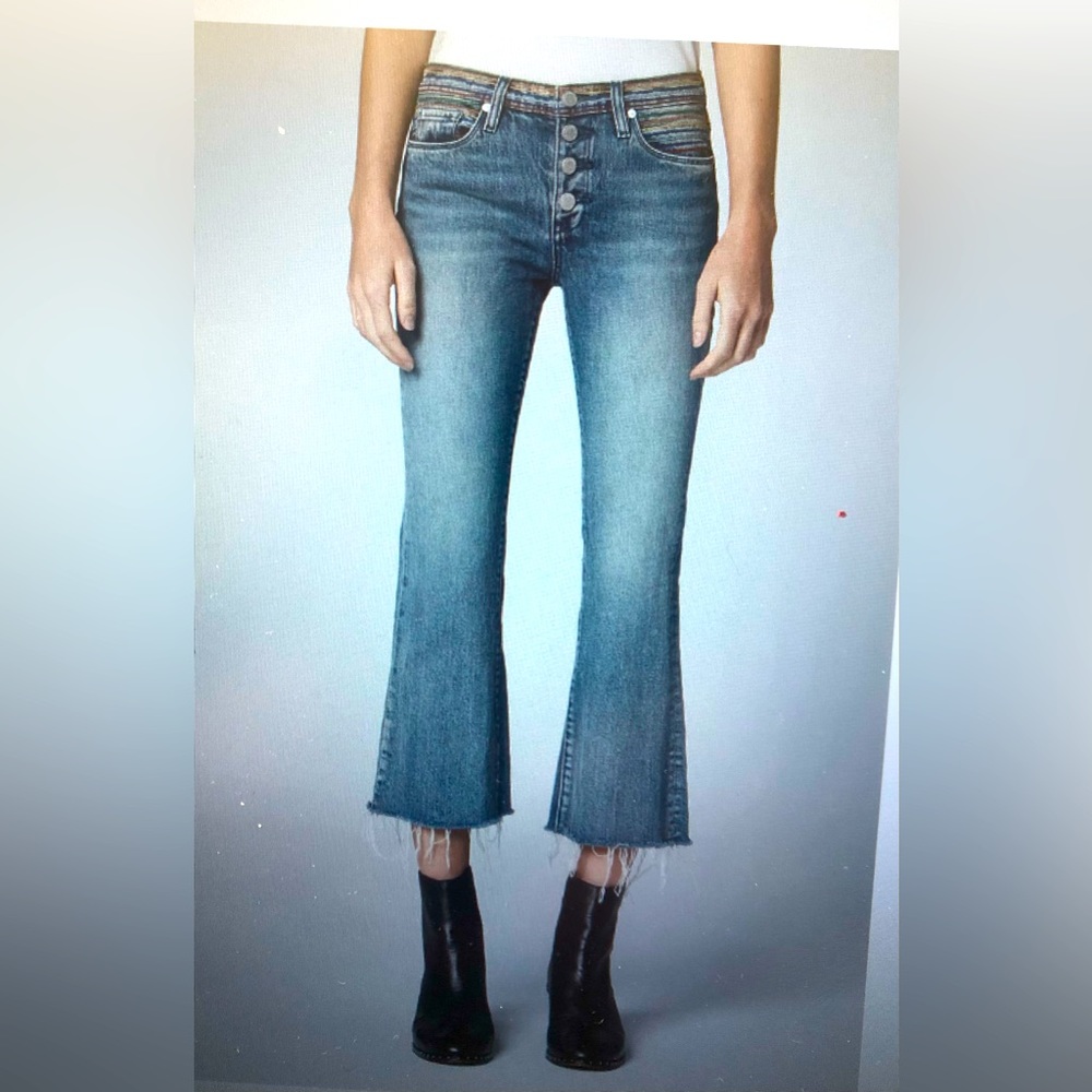 BLANKNYC STYLISH CROPPED EXPOSED BUTTONS RAINBOW WAIST BAND IN SIZE 25